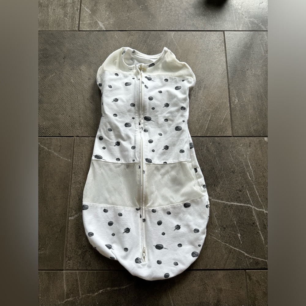 EUC - X-Large Sweetpea 5 Second Swaddle